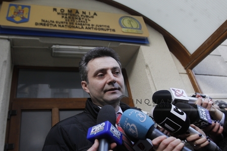 Tiberiu Niţu, urmărit penal pentru complicitate la abuz în serviciu, în dosarul coloanei oficiale