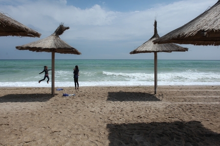 Locuitorii din Eforie, chemaţi la referendum în iunie, simultan cu alegerile locale, pentru a decide cine să administreze plajele