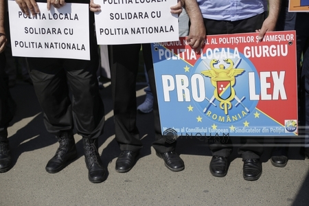 Poliţiştii din Sindicatul Pro Lex ameninţă cu proteste, nemulţumiţi că nu au primit creşterea salarială promisă