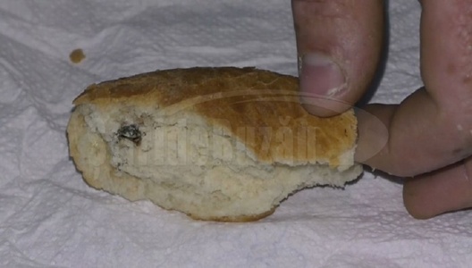Un buzoian a reclamat că a găsit un cap de broască într-o pâine. OPC şi DSVSA Buzău fac anchete la firma producătoare
