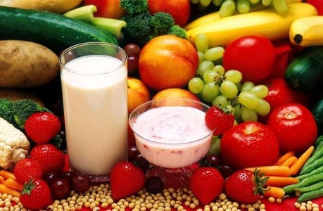 Guvernul a prelungit programul de distribuire a fructelor în şcoli şi începe unul de promovare a alimentaţiei sănătoase