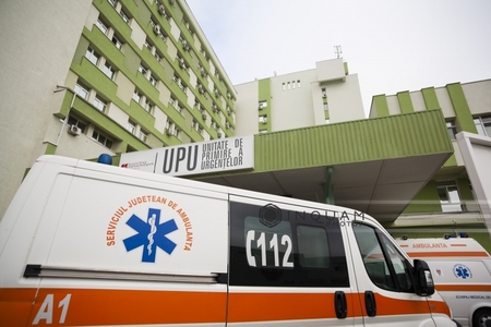 Patru dintre copiii care au ajuns la Spitalul din Mediaş cu simptome de toxiinfecţie alimentară, internaţi; DSP face anchetă

