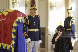 Funeraliile reginei Ana au început cu un serviciu religios în rit ortodox, oficiat de către patriarhul Daniel
