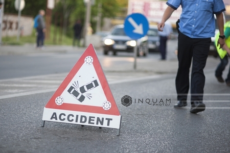 Accident pe Centura Capitalei: Un autoturism s-a ciocnit cu un microbuz, două femei fiind rănite