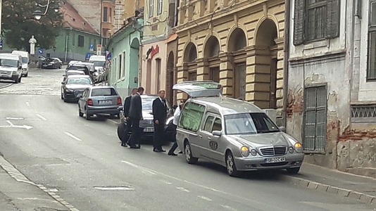 Iohannis plecase spre Bucureşti, însă s-a întors din drum la Sibiu, după ce a aflat despre decesul soacrei sale