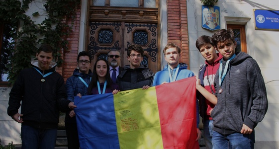 Lotul olimpic al României a câştigat şapte medalii la Olimpiada Internaţională de Astronomie, trei de aur 