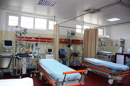 Secţie a Spitalului de Pediatrie Piteşti, renovată şi dotată cu fonduri din banii încasaţi din contractul cu CAS - FOTO