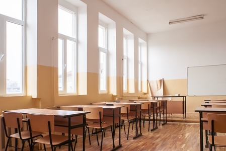 Control la o şcoală din Braşov unde elevii învaţă în frig