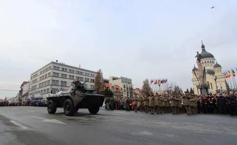 Ziua Naţională la Cluj-Napoca: Peste 3.000 de oameni au participat la parada militară din centrul oraşului