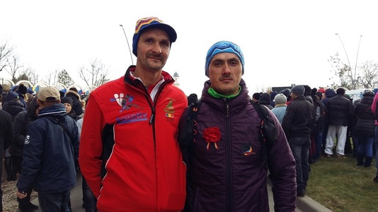 REPORTAJ: Un maghiar a alergat cu tricolorul în mână între Aiud şi Alba Iulia de Ziua Naţională, iar altul a venit pe bicicletă de la Lugoj