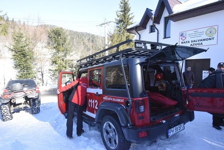 Staţiunea Azuga are de joi bază Salvamont şi prima ambulanţă montană din România - FOTO