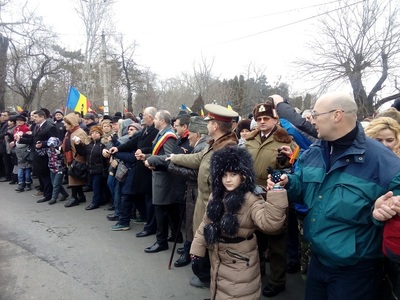 Peste 3.000 de persoane au participat la manifestările organizate de Ziua Unirii la Galaţi şi Buzău - FOTO