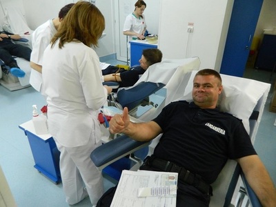 Constanţa: Jandarmii au donat sânge pentru cei doi militari de la Baza aeriană Feteşti răniţi în accidentul rutier - FOTO