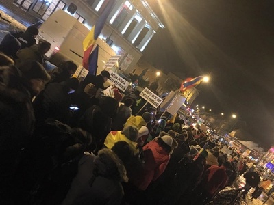 Numărul manifestanţilor de la Braşov s-a dublat în ultima oră, ajungând la aproximativ 8.000