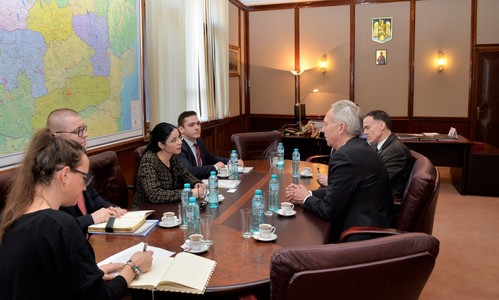 Ana Birchall s-a întâlnit cu ambasadorul SUA în România, Hans Klemm: Guvernul susţine necondiţionat lupta împotriva corupţiei