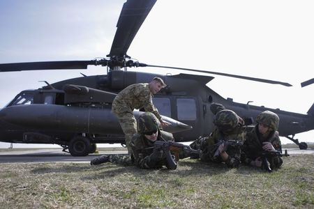 Aproape 40 de militari români şi americani, la un exerciţiu cu elicoptere Black Hawk, aparţinând SUA GALERIE FOTO, VIDEO