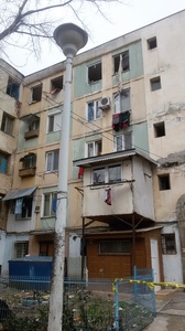 Cincizeci de locatari ai blocului afectat de explozie, duşi în spaţii ale Garnizoanei Galaţi, Universităţii ”Dunărea de Jos” şi Centrului de Urgenţe