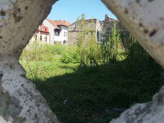 Teren în strada Luigi Cazavillan 26-28, proprietate a Ambasadei Italiei (Foto: Aura Marinescu)