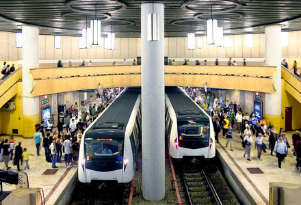 Circulaţia metroului între staţiile Ştefan cel Mare şi Gara de Nord a fost reluată în condiţii normale, după ce a fost scoasă apa din tunel
