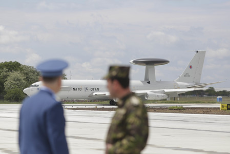 Aeronavă NATO la Baza 90 de Transport Aerian Otopeni