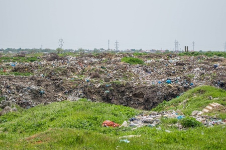 Operatorul de salubritate din Ploieşti sistează ridicarea gunoiului din cauza unor neînţelegeri financiare privind taxa de mediu
