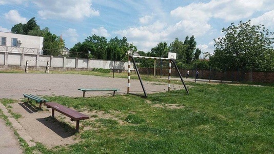 Copiii din Arad se vor putea juca pe terenurile sportive şi în curţile şcolilor după programul şcolar, în weekend şi vacanţe