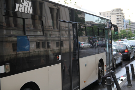 Firea: În câteva zile lansăm licitaţia pentru achiziţia a 400 de autobuze, 100 de tramvaie şi 100 de troleibuze noi; în paralel facem achiziţii pentru instalarea de internet wireless în mijloacele de transport
