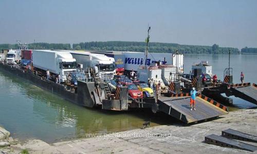 Traversarea Dunării cu bacul între porturile Bechet şi Oreahovo pe timpul nopţii a fost reluată
