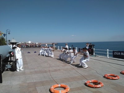 Preşedintele Iohannis şi ministrul Apărării sunt aşteptaţi la festivităţile de Ziua Marinei, unde trei mii de militari ai Forţelor Navale participă la un exerciţiu demonstrativ