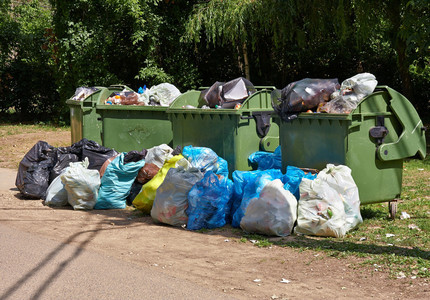 Galaţi: Proiect pilot pentru creşterea gradului de colectare selectivă a gunoiului; sacii cu deşeuri reciclabile vor fi preluaţi direct de la uşile apartamentelor