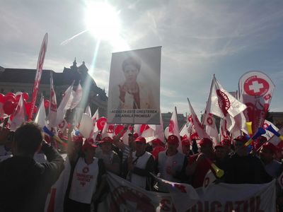 UPDATE - Mitingul angajaţilor din Sănătate s-a încheiat. Negocierile Guvern-sindicate continuă; şi protestele continuă. FOTO.VIDEO