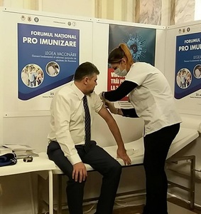 Vicepremierul Marcel Ciolacu: Sper ca marii producători să înţeleagă că nu putem trata vaccinarea ca pe o simplă afacere