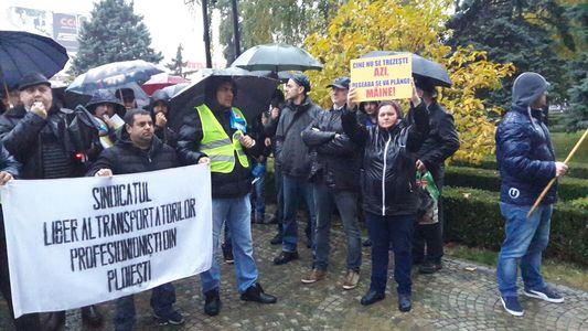 Aproximativ cinci sute de persoane, la un protest faţă de noile măsuri fiscale, la Ploieşti