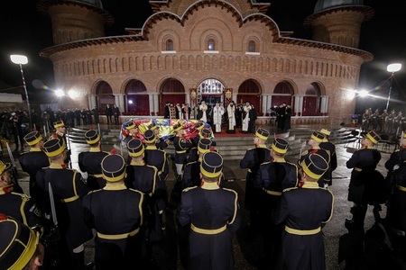 UPDATE Regele Mihai I a fost înmormântat la Curtea de Argeş FOTO, VIDEO