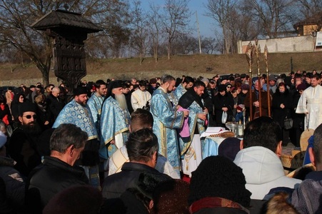 Alba Iulia: Sute de credincioşi au participat la slujba de Bobotează, la Catedrala Reîntregirii