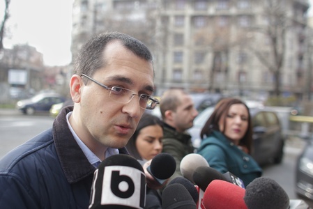 Fostul ministru al Sănătăţii Vlad Voiculescu, audiat la DIICOT în dosarul medicului Mihai Lucan
