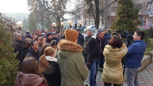 Târnăveni: Instructori auto şi cursanţi ai şcolilor de şoferi au protestat pentru că nu se mai desfăşoară proba practică în oraş