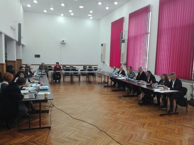 Dezbatere IGI pe tema integrării refugiaţilor: ONG-urile propun un minim de 10 ore pe săptămână pentru cursurile de limba română pentru migranţi