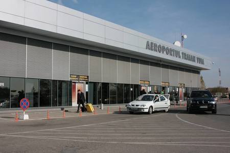 Blue Air suspendă cursele pe ruta Iaşi - Timişoara, din cauza unor ”fricţiuni” cu reprezentanţii Aeroportului ”Traian Vuia” 