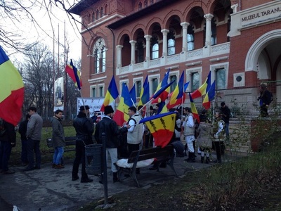 Proteste la proiecţia „Soldaţii. Poveste din Ferentari” de la MNŢR: Am venit să apărăm ţăranul român - FOTO, VIDEO