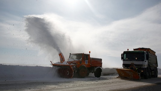 CNAIR: Circulaţie închisă şi pe DN 51 şi pe DN 5A, din cauza ninsorii şi viscolului puternic