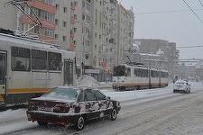 MAI: Efecte ale ninsorilor şi viscolului în Bucureşti şi în zece judeţe. S-a intervenit în sprijinul a 215 persoane aflate în situaţii de risc