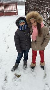 Copiii daţi în urmărire după ce ar fi fost răpiţi de tatăl lor au fost găsiţi în Bucureşti, alături de bărbat