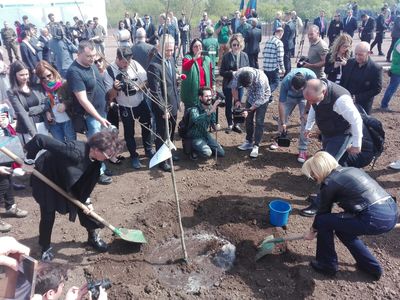 România şi Lituania au plantat 100 de stejari în Bucureşti, marcând 100 de ani de la câştigarea independenţei lituanienilor şi de la Marea Unire a românilor