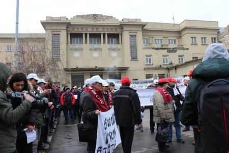 Sindicaliştii CFR Marfă anunţă că pichetează astăzi Ministerul Transporturilor şi sediul Guvernului