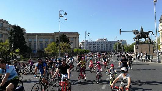 Primăria Capitalei, după Marşul Bicicliştilor: Proiectul de construire a 67 de kilometri de piste de biciclete, aprobat de Ministerul Mediului; lucrările vor începe în acest an