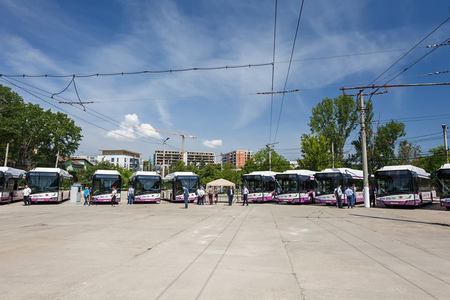 Zece autobuze electrice, cu aer condiţionat, internet, camere video şi sistem de ticketing, puse în circulaţie la Cluj-Napoca. FOTO