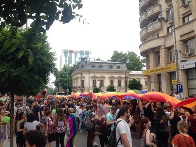 Bucharest Pride 2018 - Peste 2.000 de persoane au pornit în marş pe Calea Victoriei: Dacă am sta de vorbă mai mult între noi, am avea şansa să ştim mai mult unii despre alţii. VIDEO