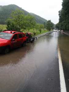 Vâlcea: Valea Oltului, blocată din cauza apelor scurse de pe versanţi
