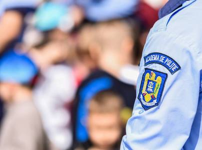 Ultima medie de admitere la Facultatea de Pompieri din cadrul Academiei de Poliţie a fost 9.25, la Poliţie şi Poliţie de Frontieră s-a intrat cu 8.40 
